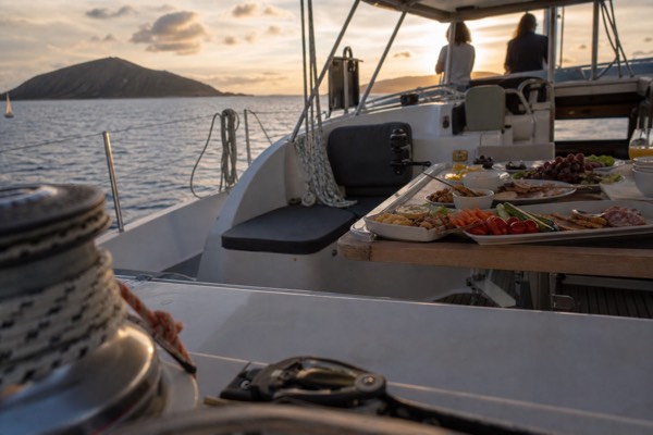 Ma'alaea Catamaran Sunset Sail with Appetizers